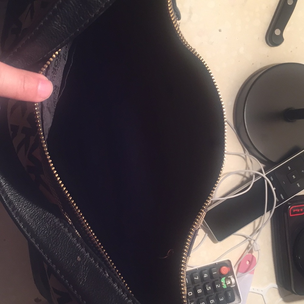 No purse